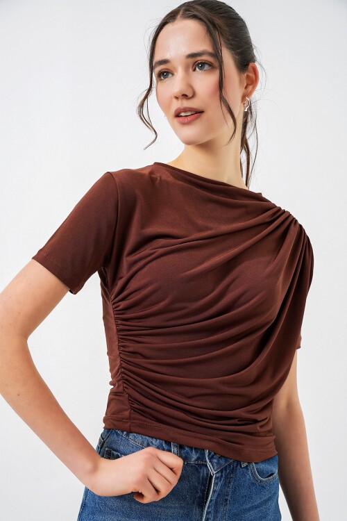 Büzgü Detaylı Kısa Kol Sandy Bluz 945 - Kahverengi