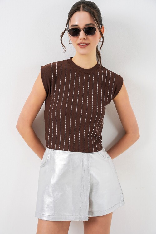 Kadın Sıfır Kol Taşlı Bluz 931 - Kahverengi