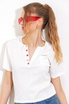 Merterium Kadın Beyaz Düğme Detaylı Kısa Kol Tişört 903