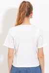 Merterium Kadın Beyaz Düğme Detaylı Kısa Kol Tişört 903