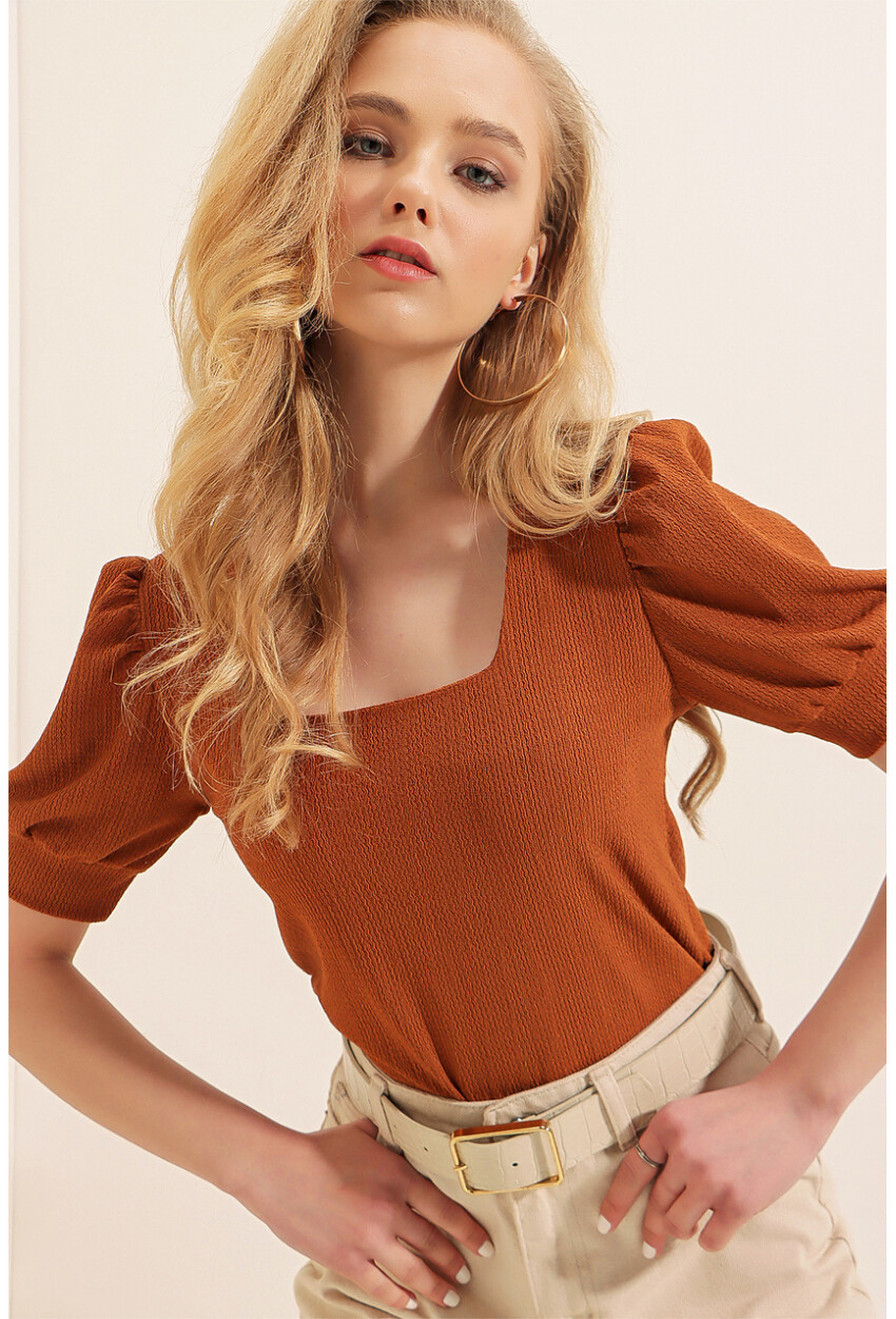 0409 Square Neck Knit Blouse