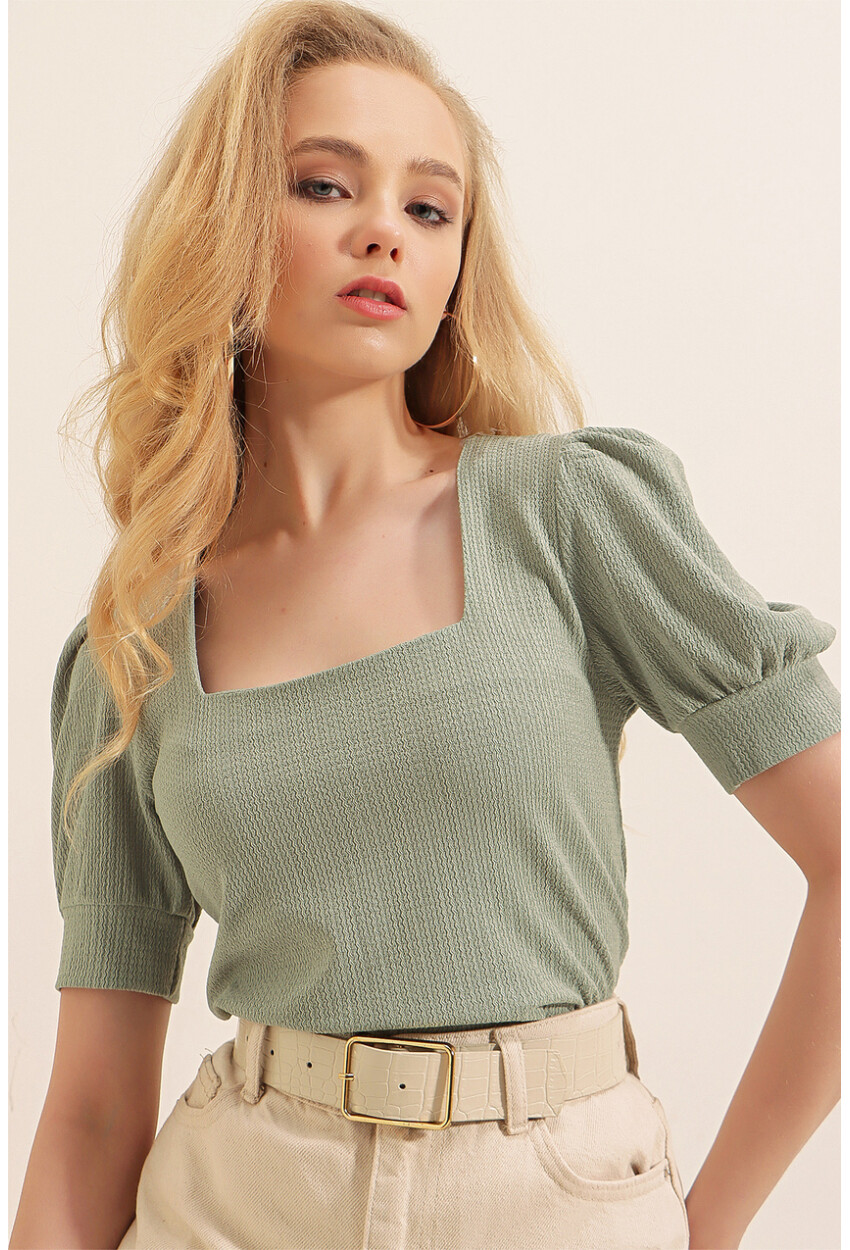 0409 Square Neck Knit Blouse