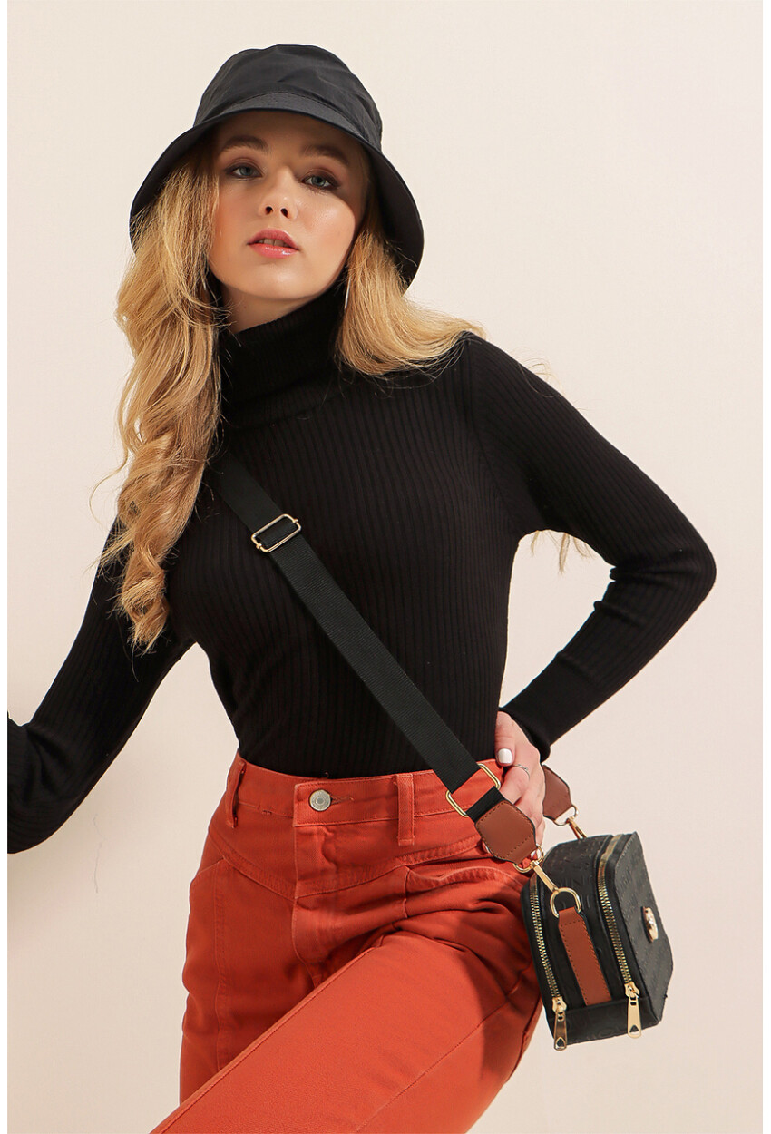 10311 Turtleneck Knit Sweater