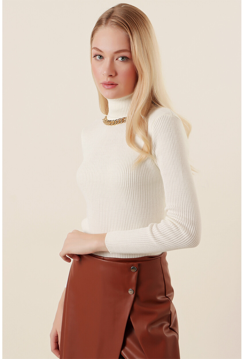 15478 Turtleneck Sweater With Chain Detail