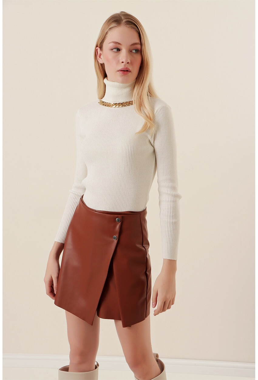 15478 Turtleneck Sweater With Chain Detail