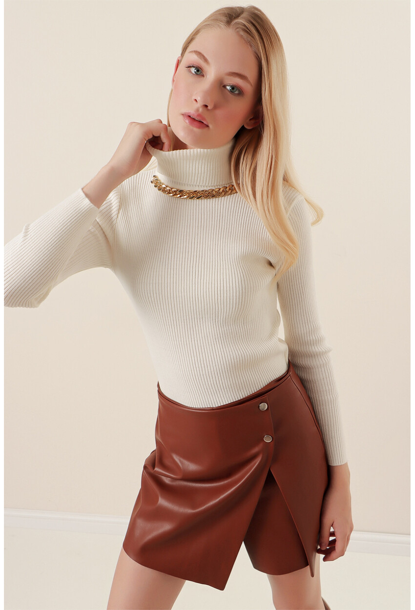 15478 Turtleneck Sweater With Chain Detail