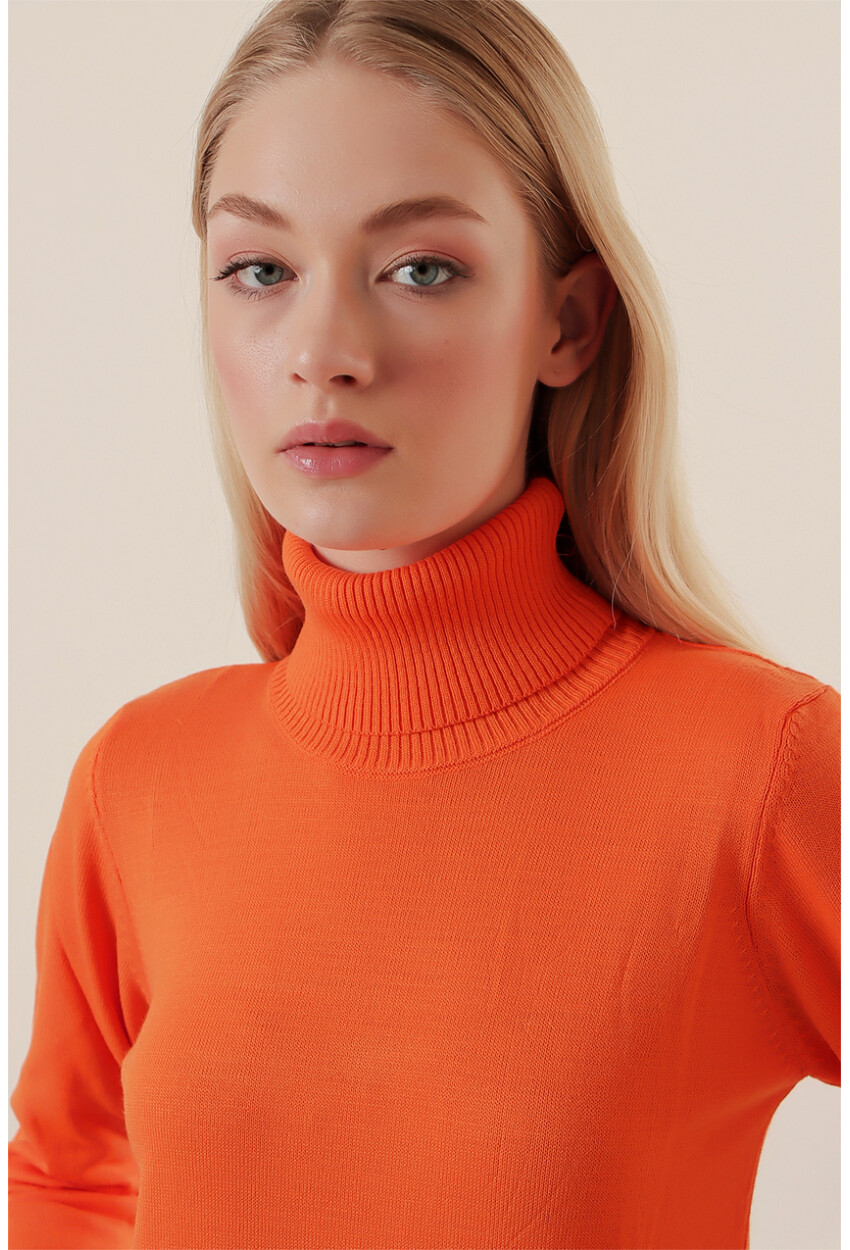 15747 Turtleneck Knit Sweater