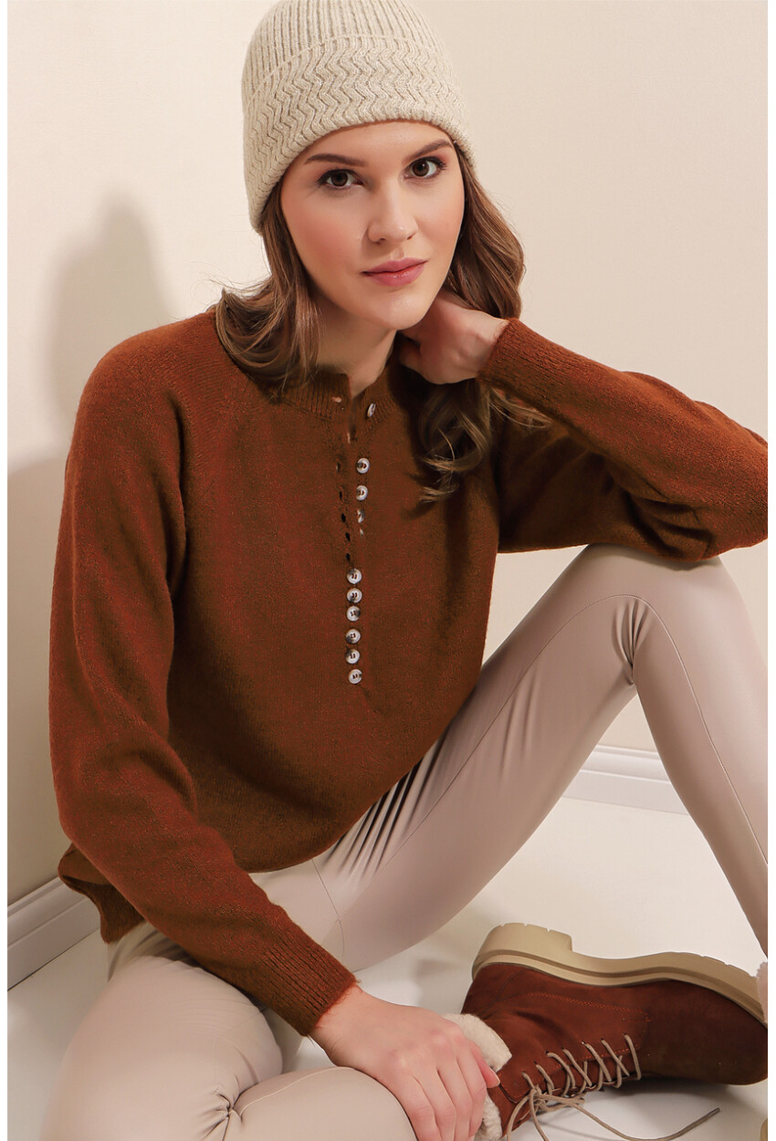 15809 Sweater With Buttons