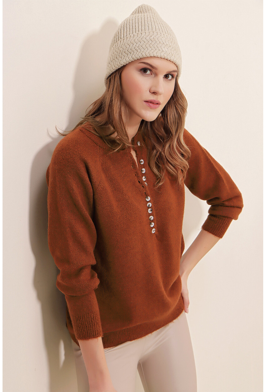 15809 Sweater With Buttons