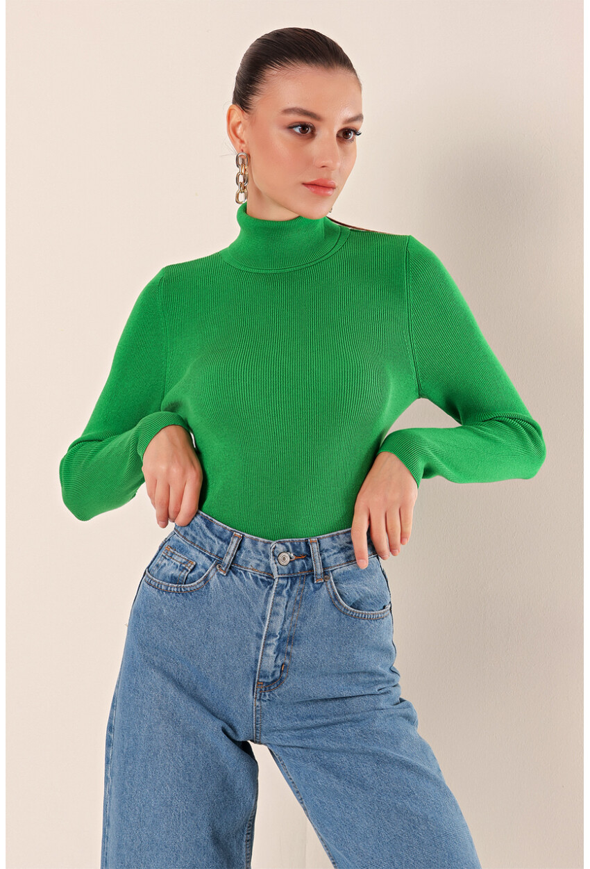 15825 Turtleneck Knit Sweater