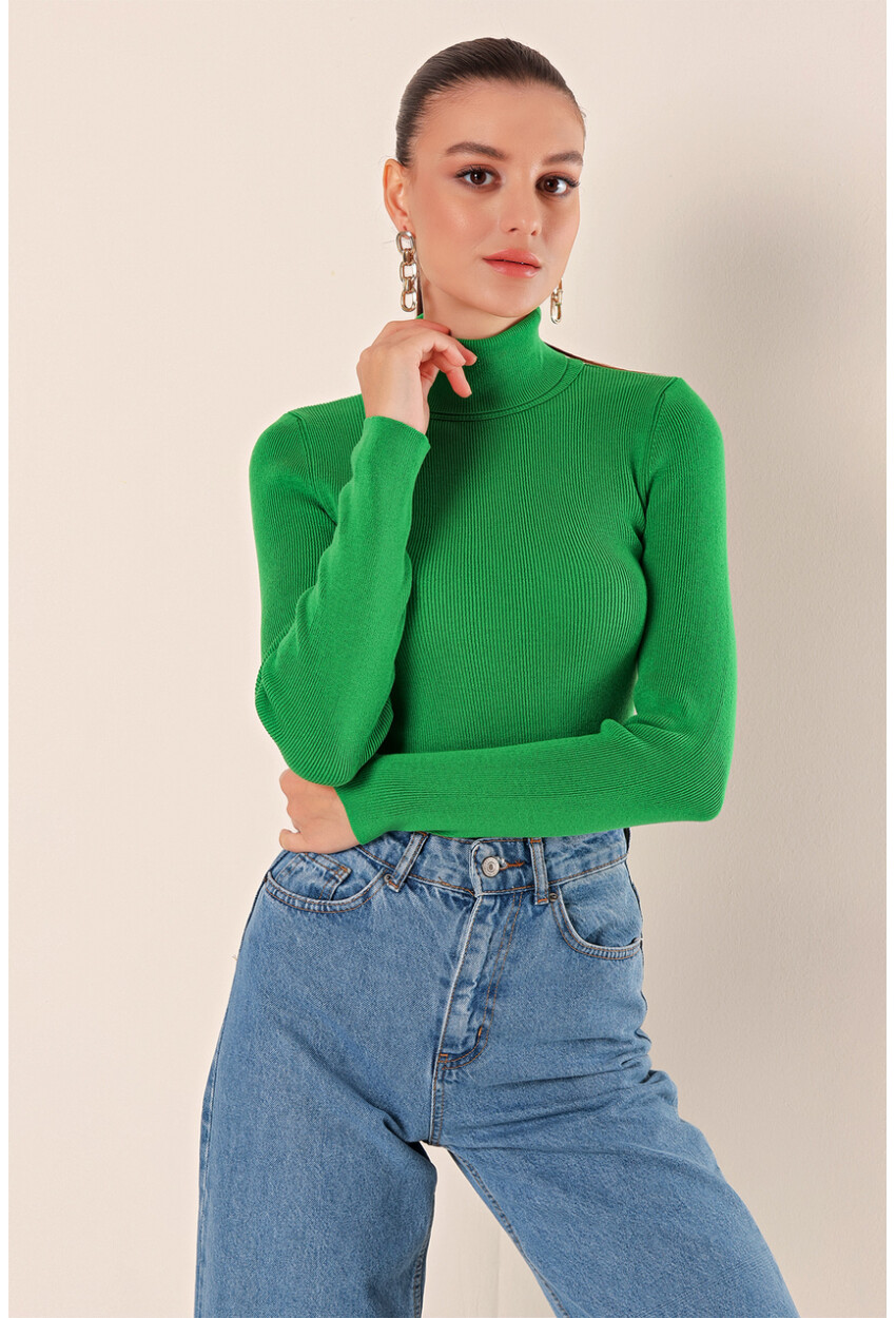 15825 Turtleneck Knit Sweater