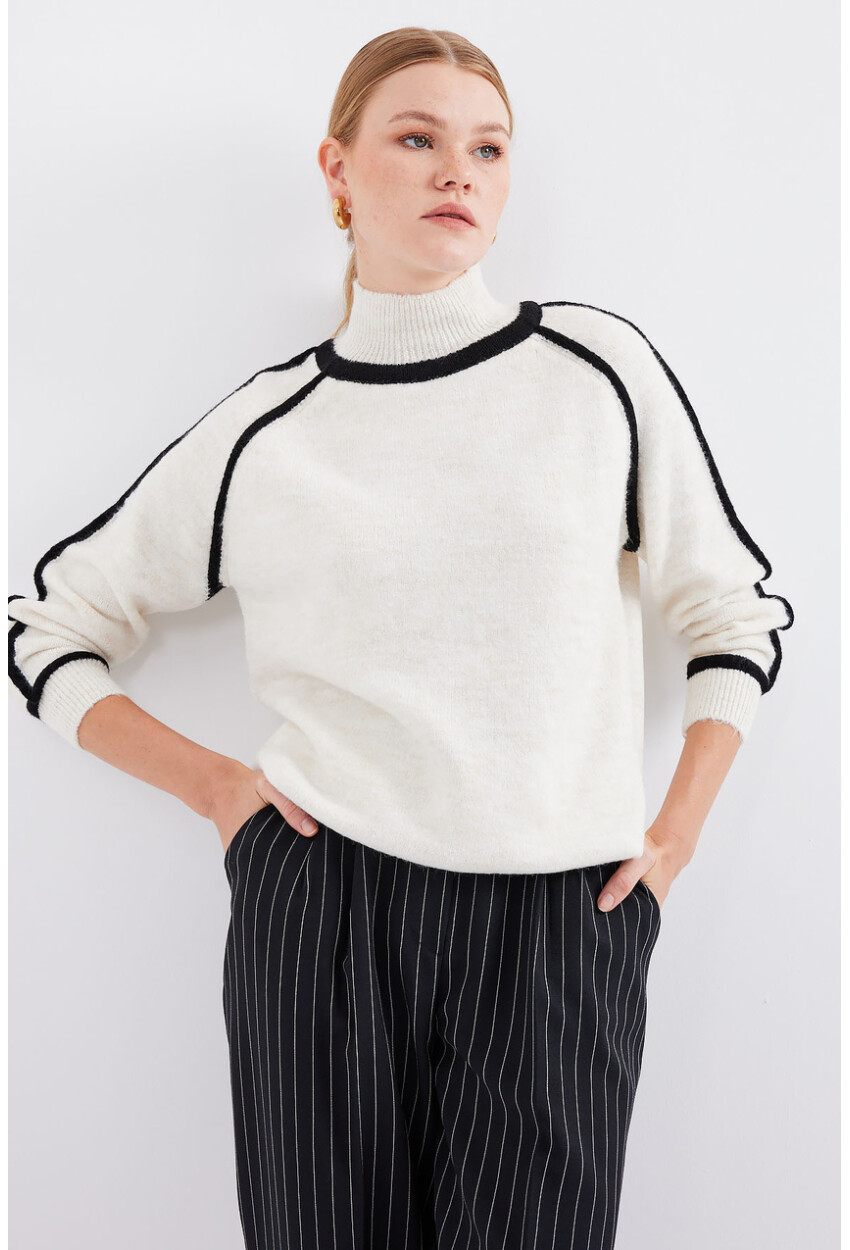 15879 Striped Oversized Knit Sweater