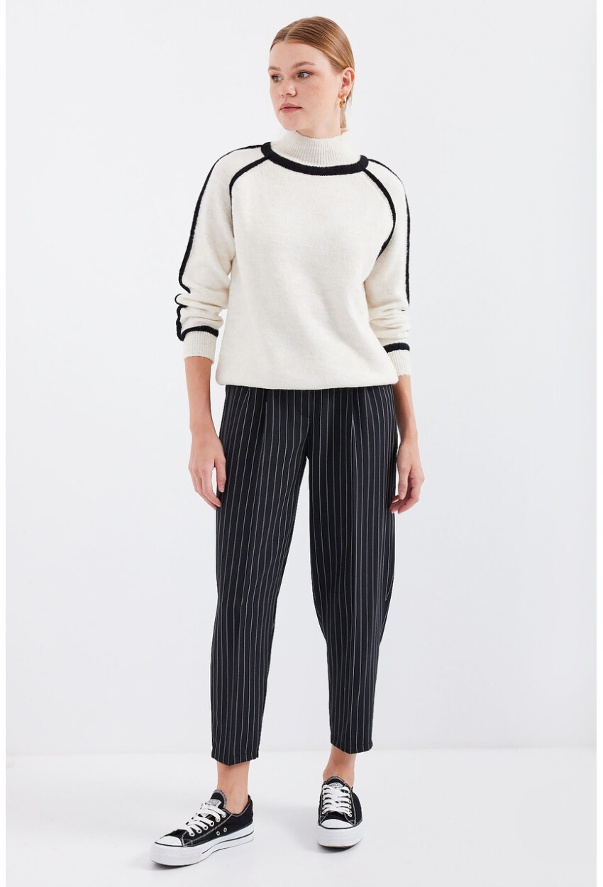 15879 Striped Oversized Knit Sweater