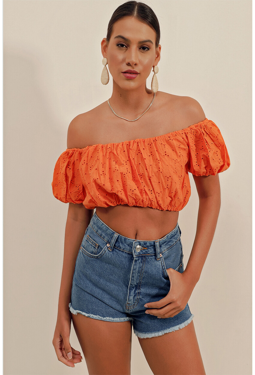 0481 Eyelet Strapless Blouse