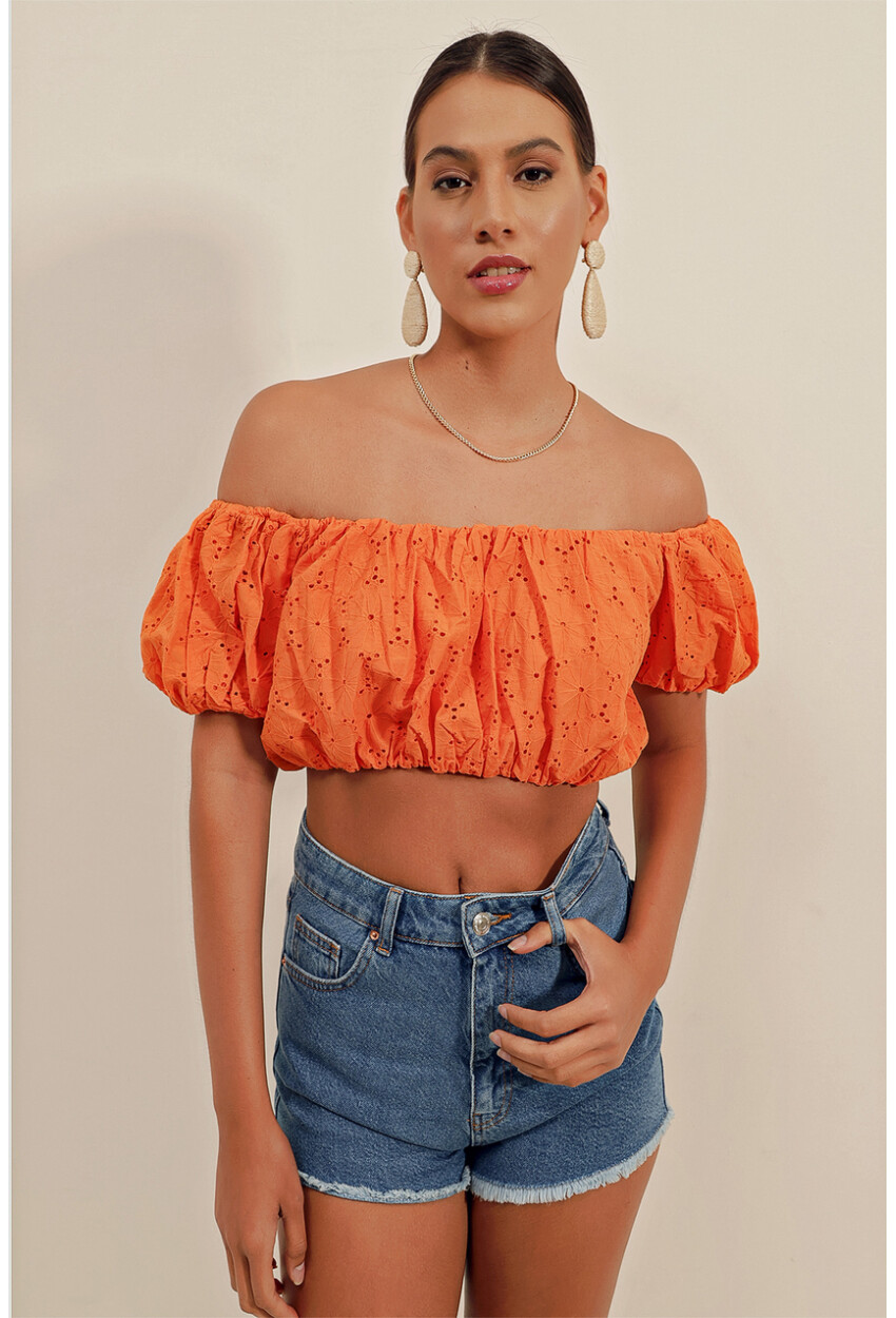 0481 Eyelet Strapless Blouse