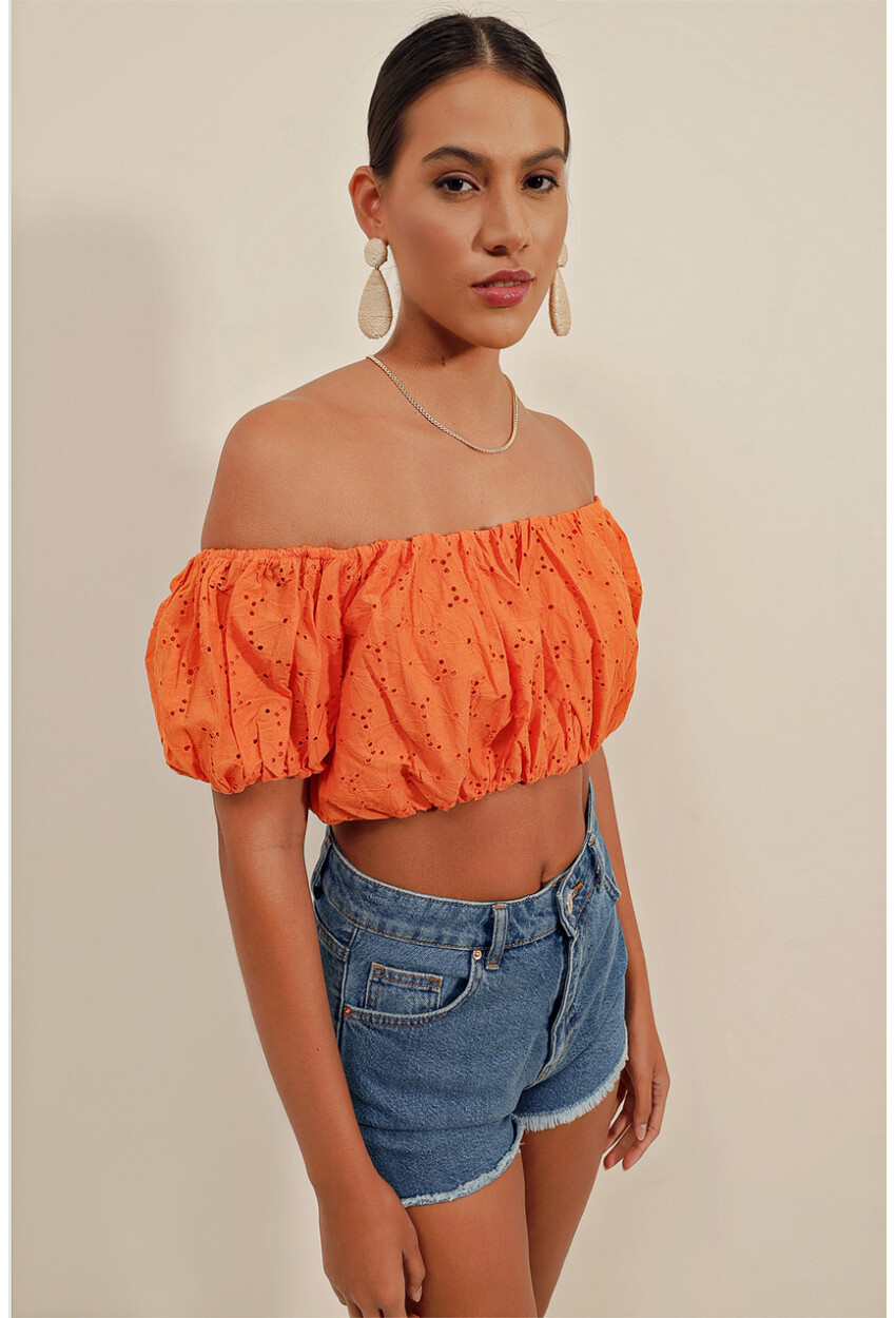 0481 Eyelet Strapless Blouse