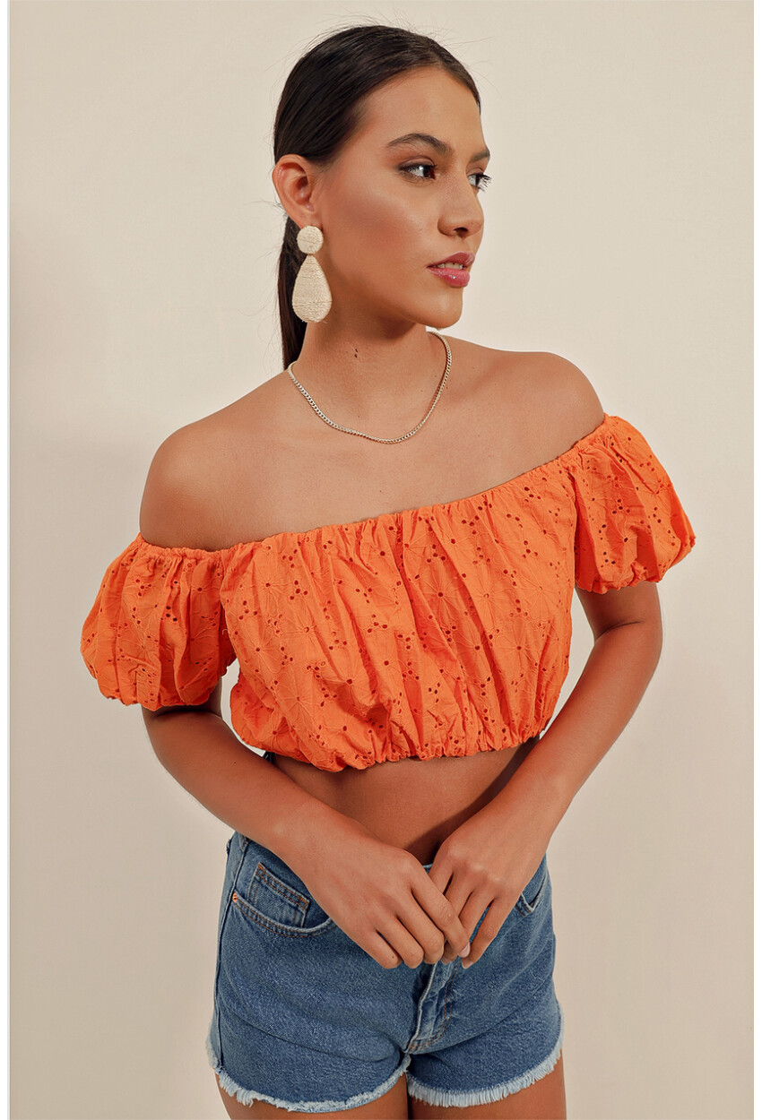 0481 Eyelet Strapless Blouse