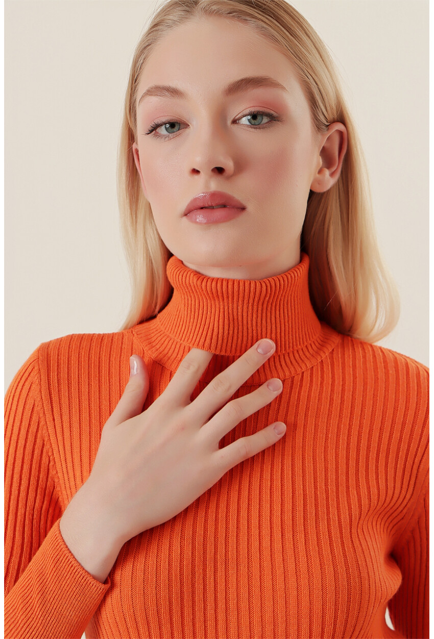 10311 Turtleneck Knit Sweater