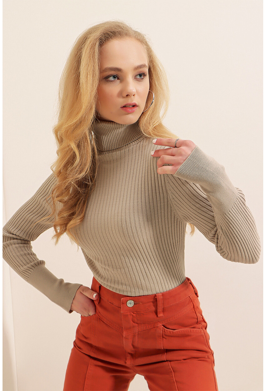 10311 Turtleneck Knit Sweater