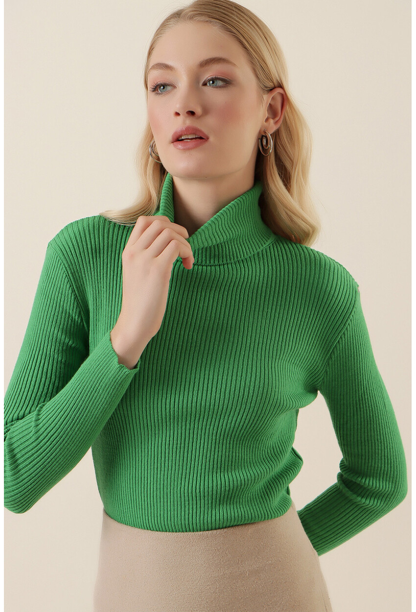 15796 Turtleneck Ribbed Sweater