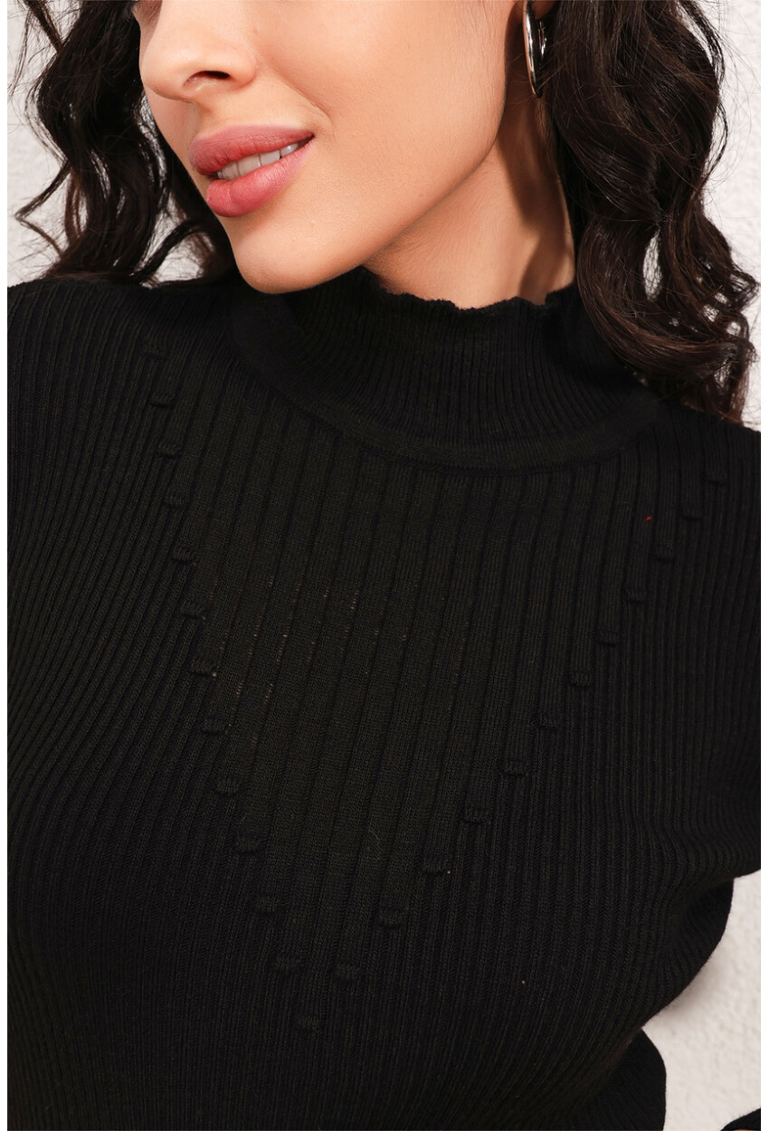 15800 Turtleneck Ribbed Sweater