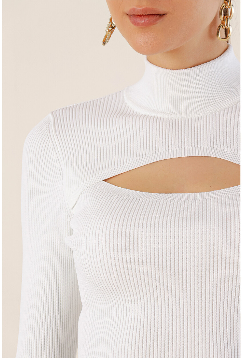 15836 Knit Sweater With Cut-Out Detail