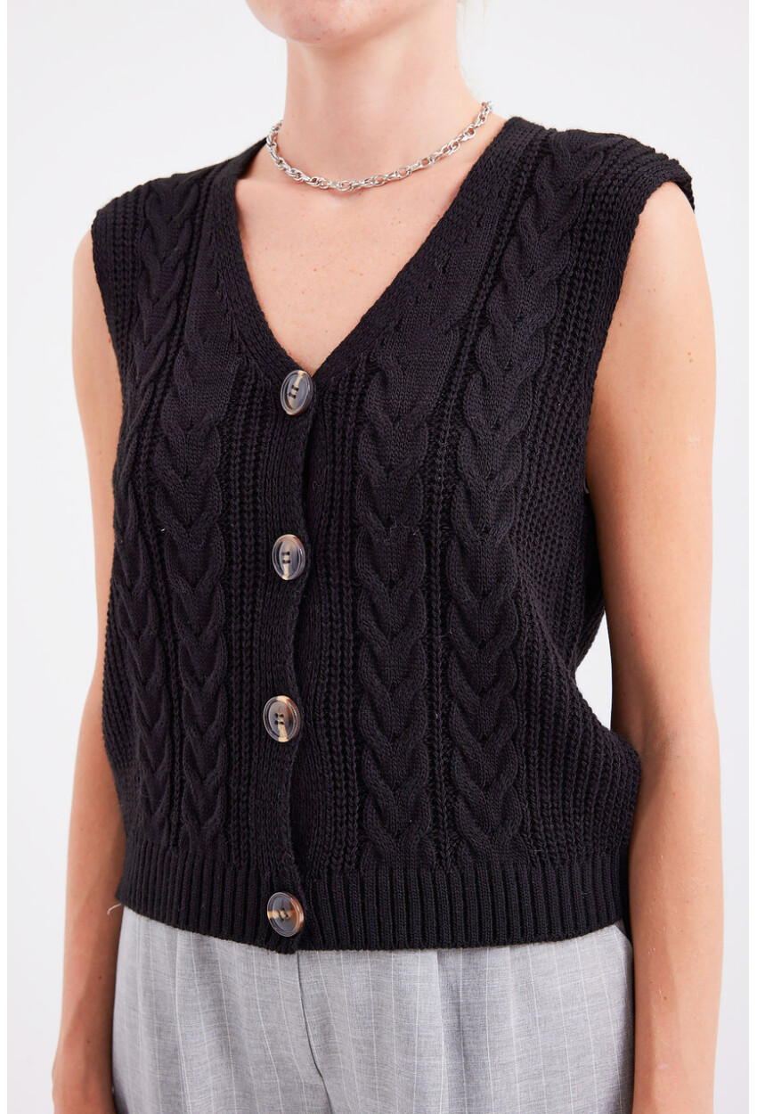 15882 Buttoned Short Knit Vest