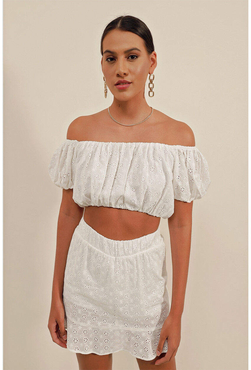 0481 Eyelet Strapless Blouse