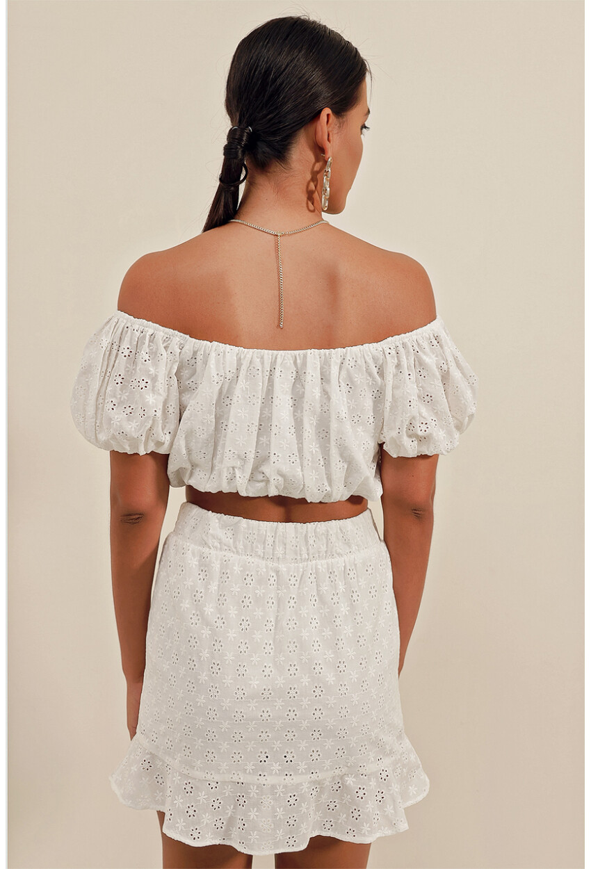 0481 Eyelet Strapless Blouse