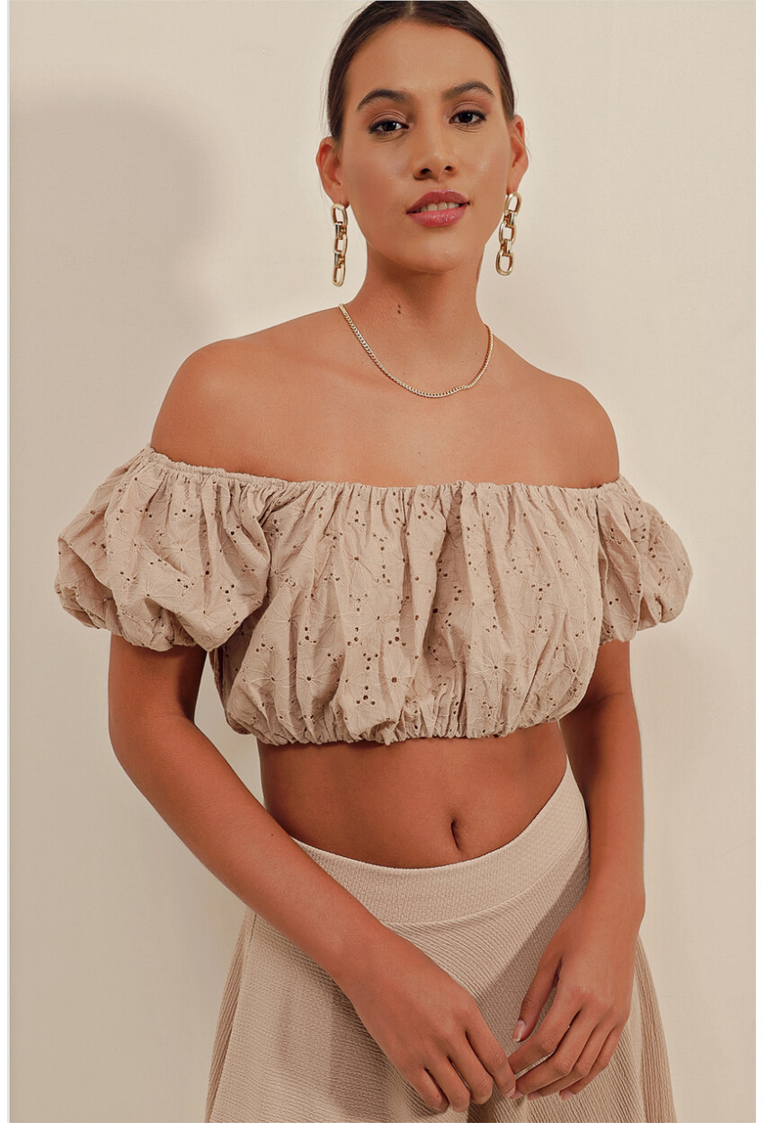 0481 Eyelet Strapless Blouse