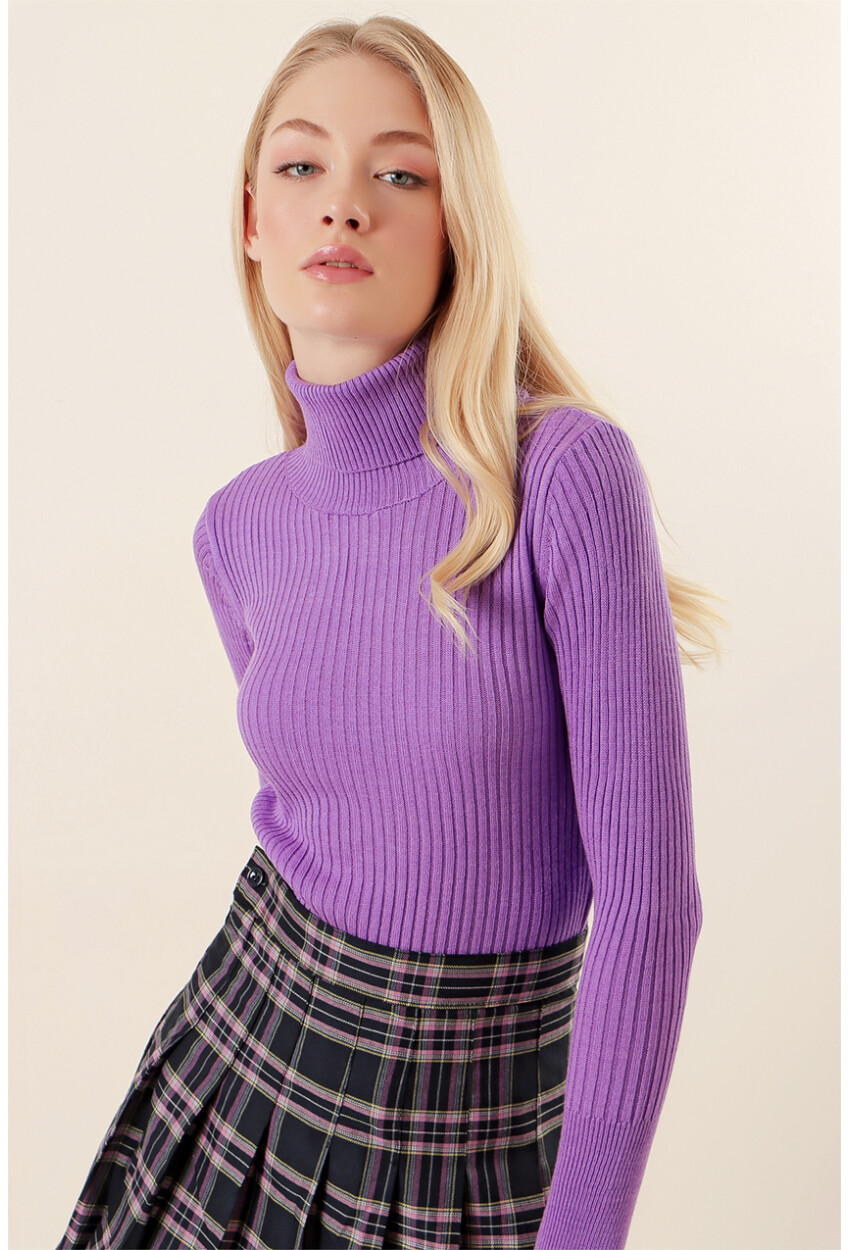 10311 Turtleneck Knit Sweater