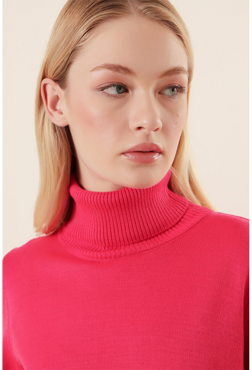 15747 Turtleneck Knit Sweater