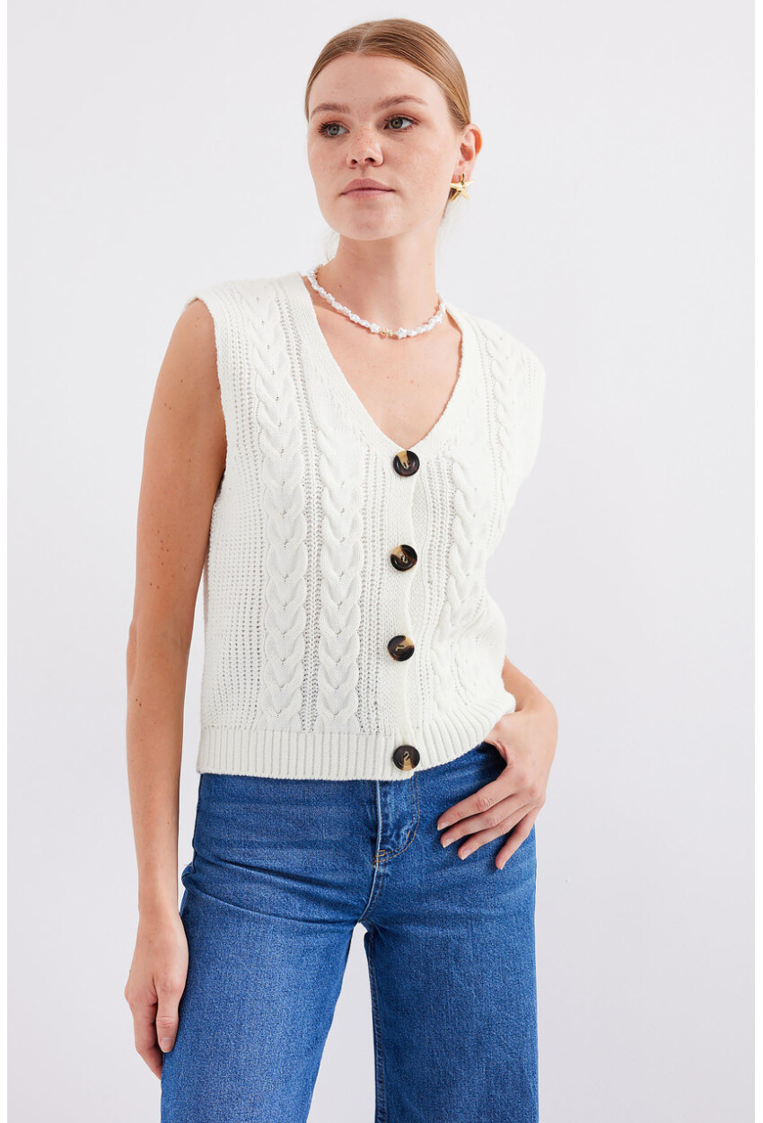 15882 Buttoned Short Knit Vest