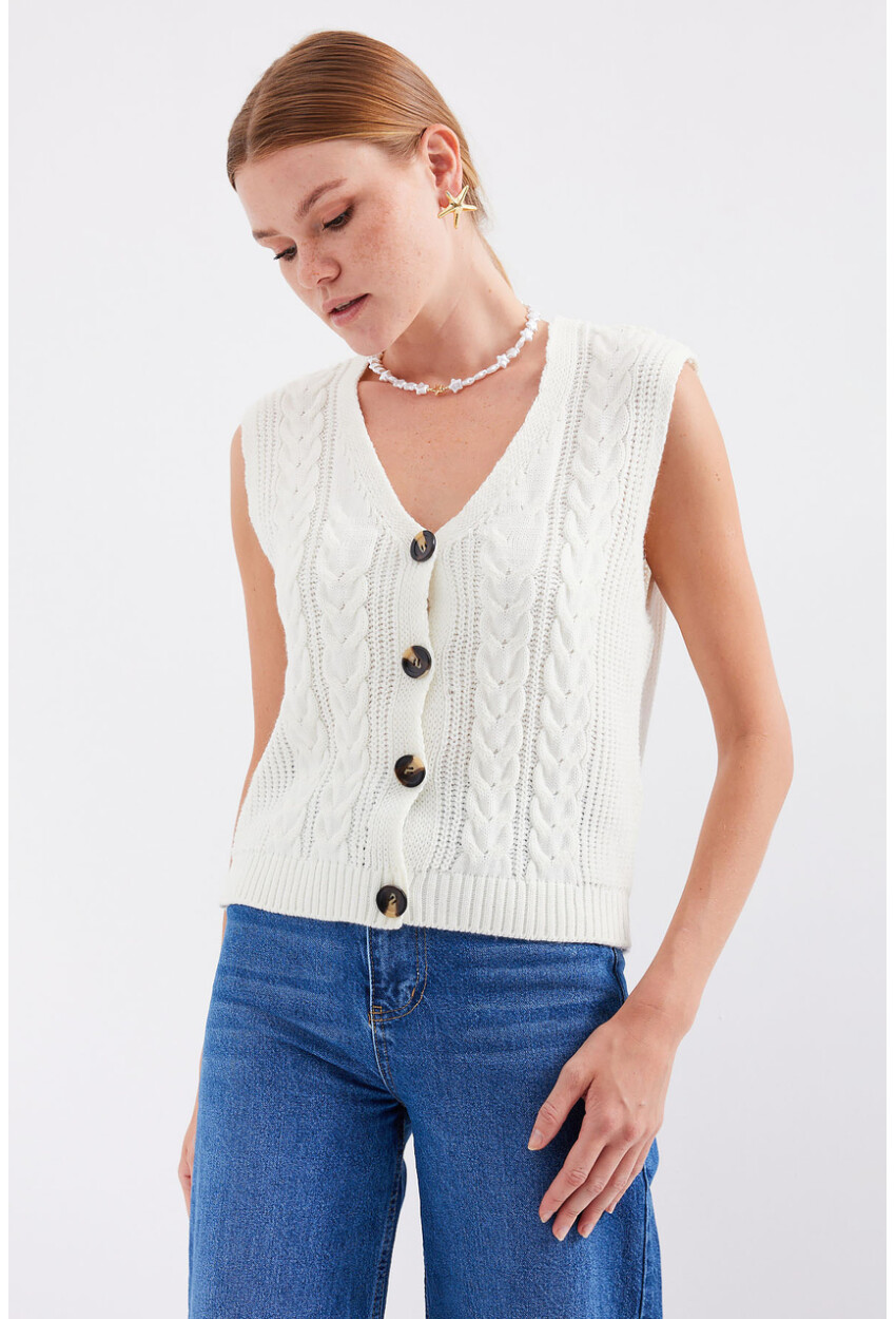 15882 Buttoned Short Knit Vest