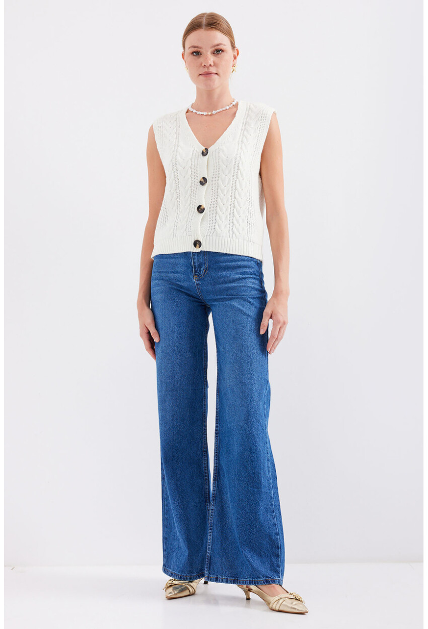 15882 Buttoned Short Knit Vest