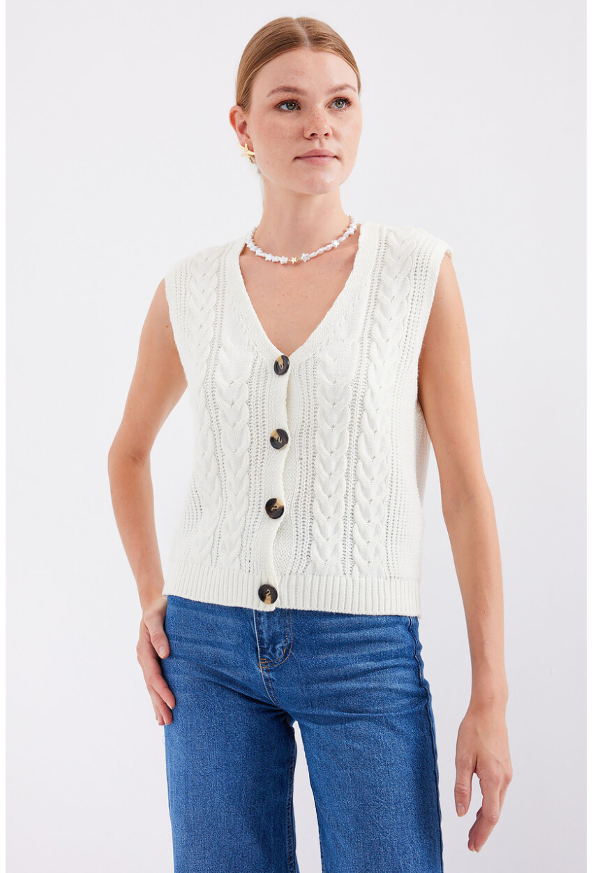 15882 Buttoned Short Knit Vest