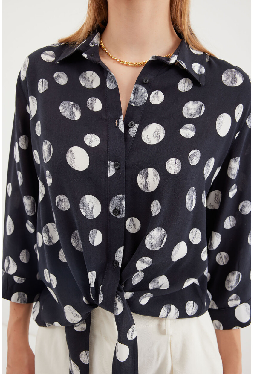 20243 Patterned Front-Tie Shirt