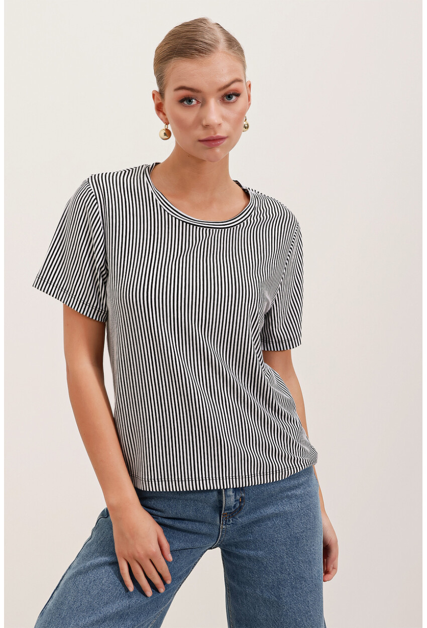 4313 Striped Basic T-Shirt