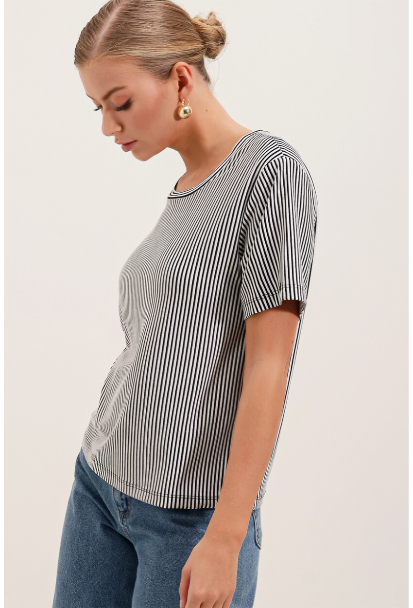 4313 Striped Basic T-Shirt