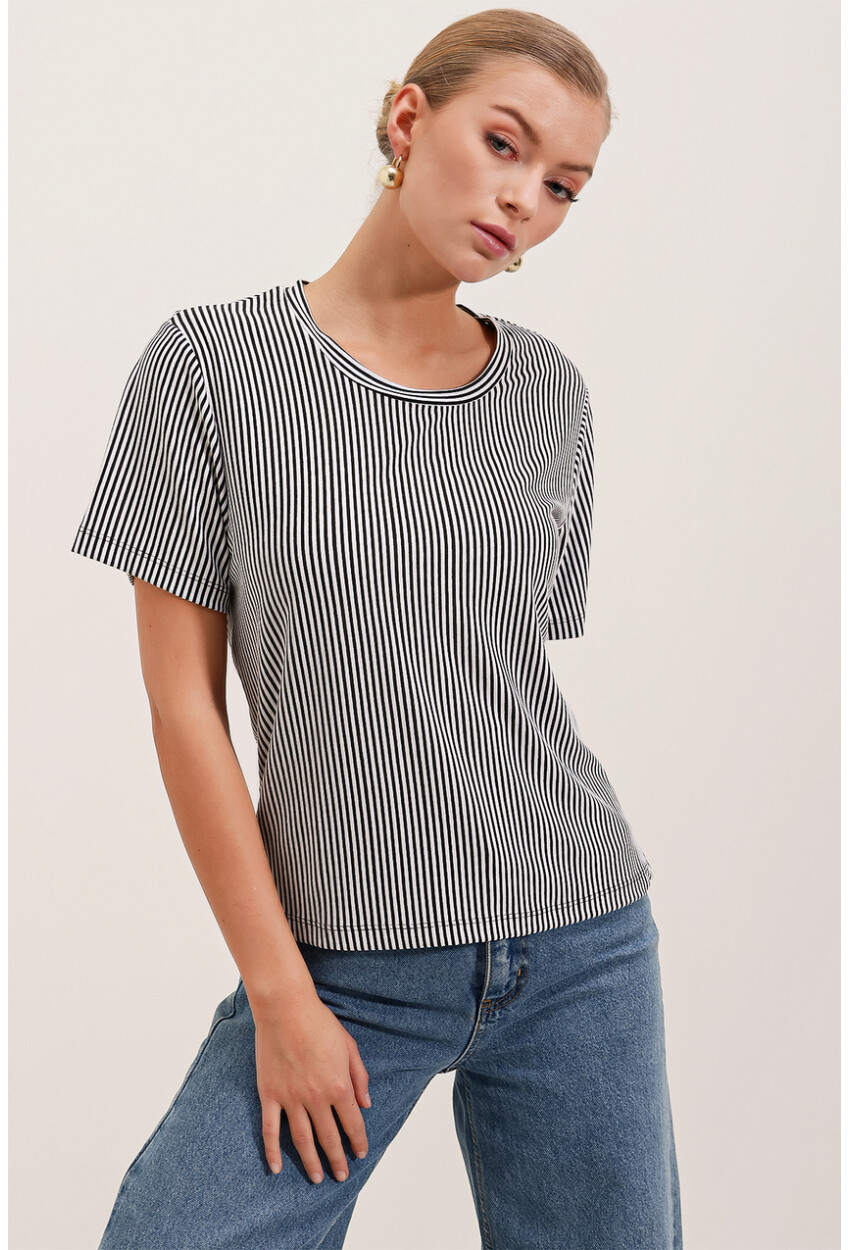 4313 Striped Basic T-Shirt