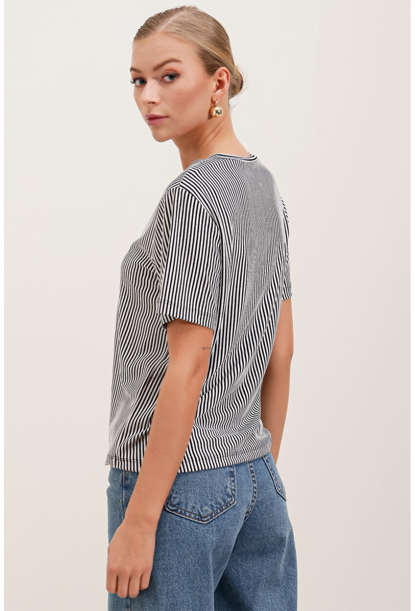 4313 Striped Basic T-Shirt