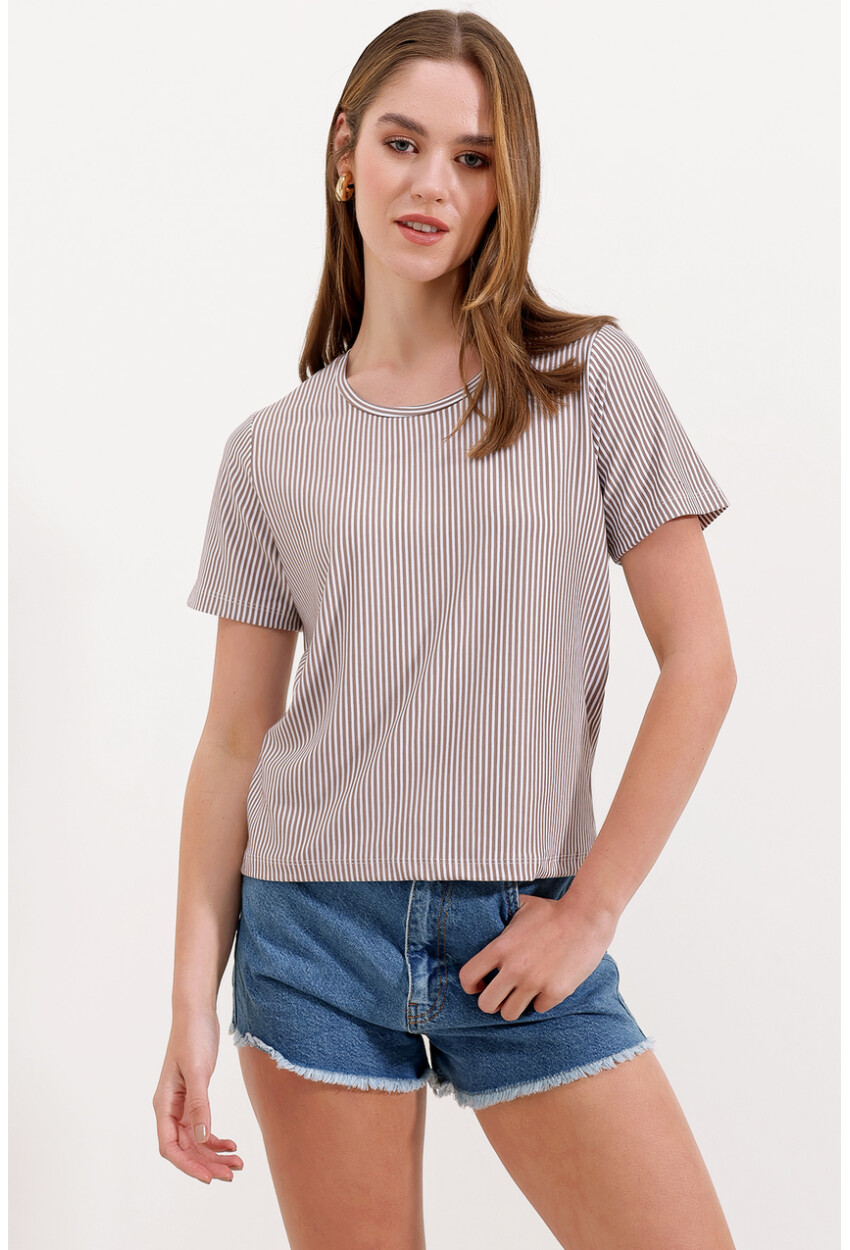 4313 Striped Basic T-Shirt