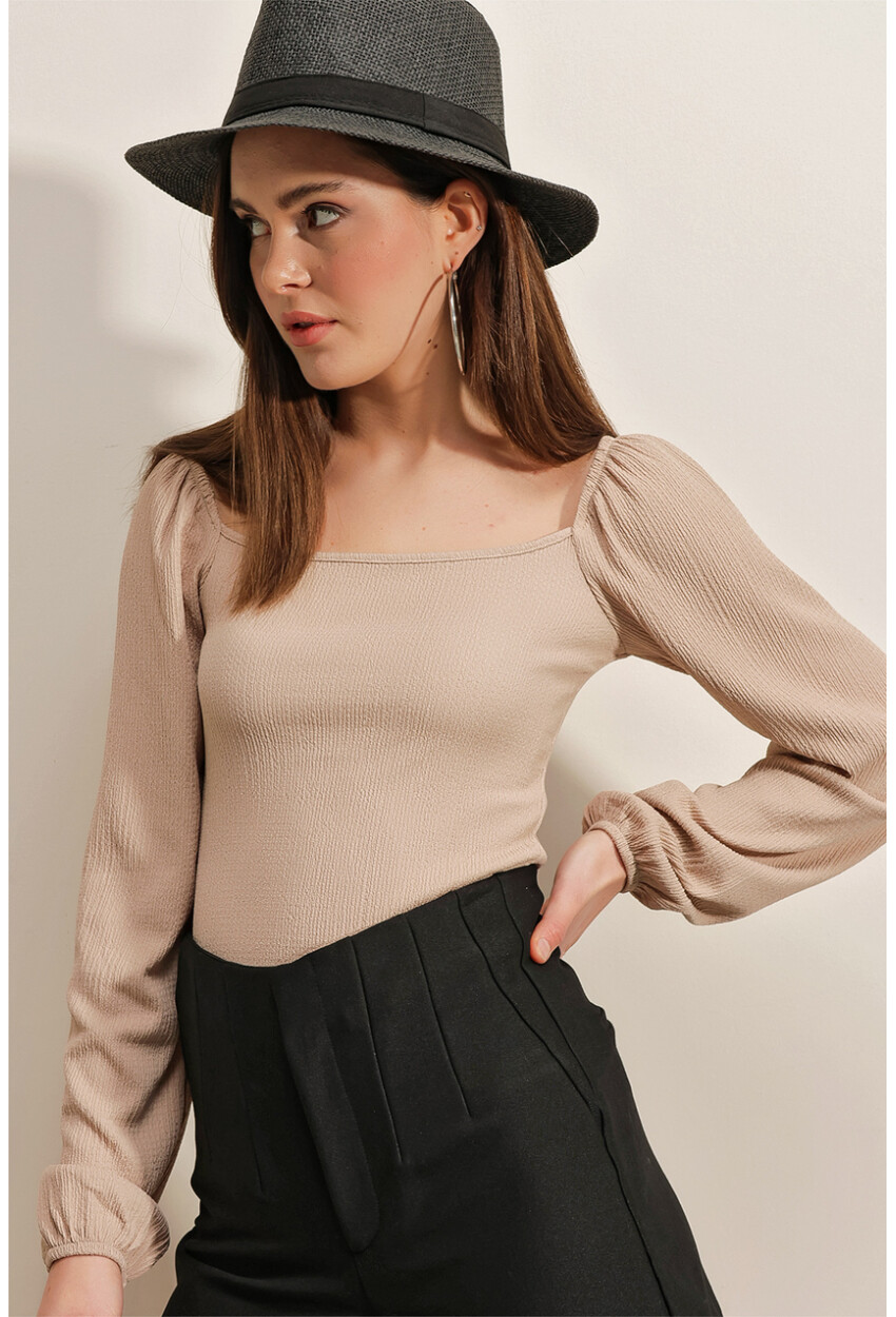 0465 Knit Blouse With Balloon Sleeves