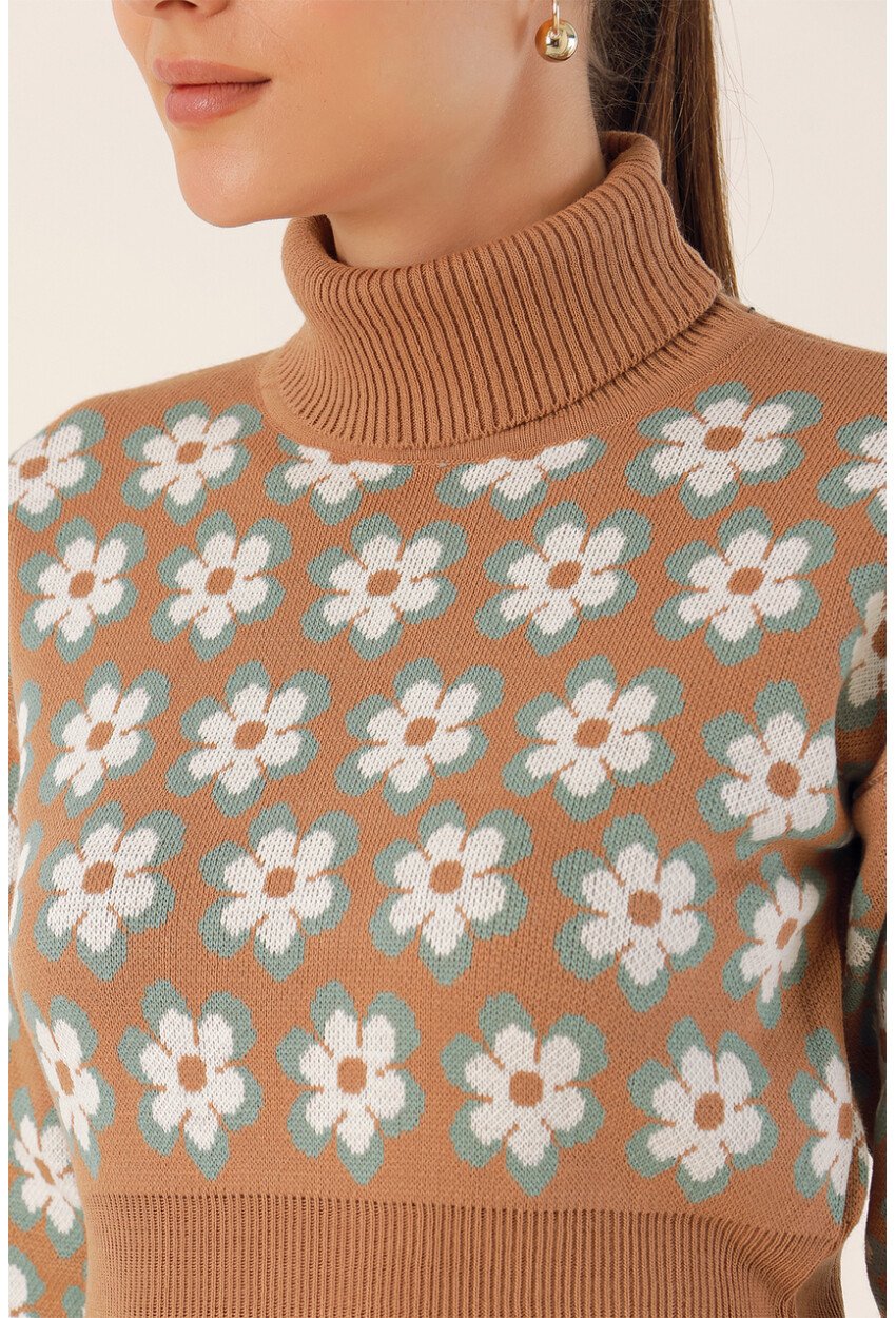 15801 Turtleneck Patterned Crop Sweater