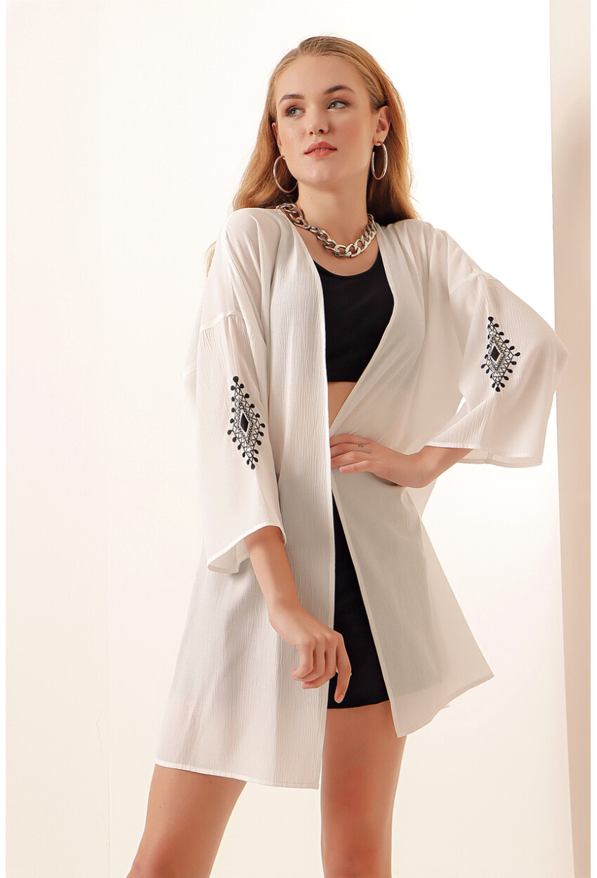 5869 Embroidered Kimono