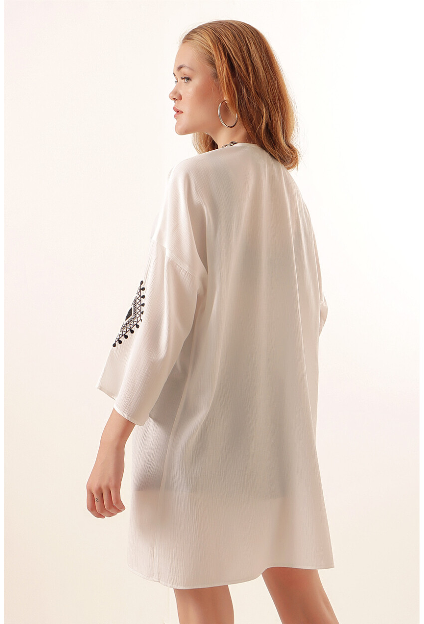 5869 Embroidered Kimono