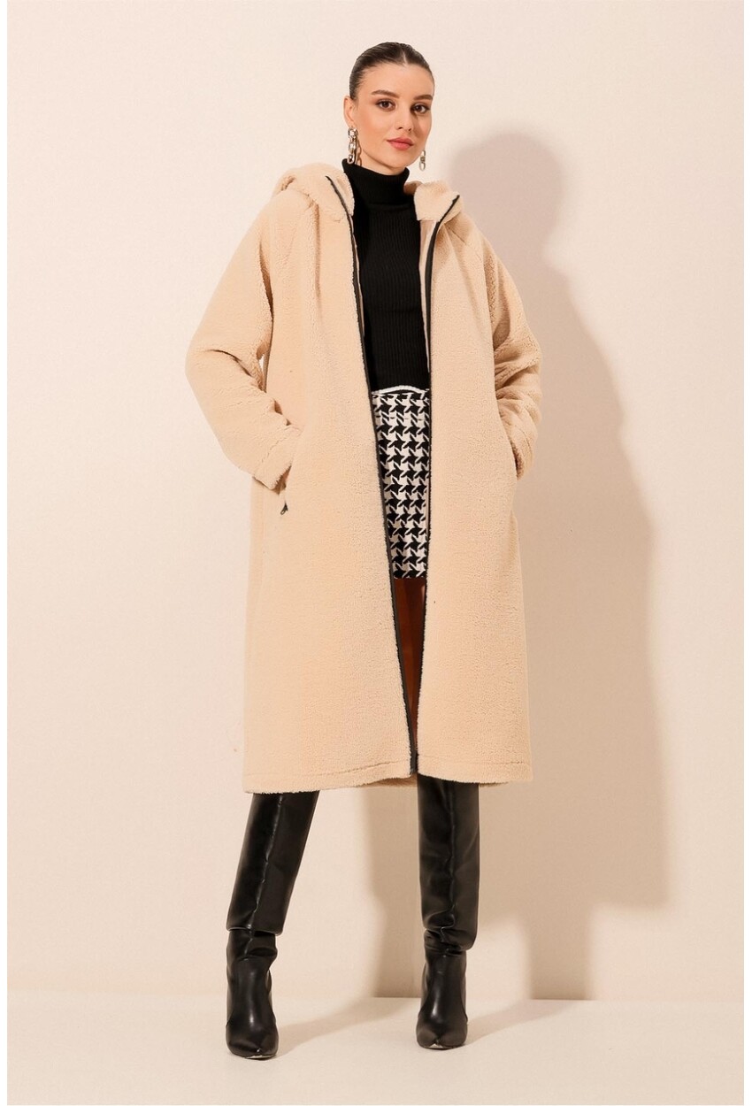 9132 Hooded Plush Coat