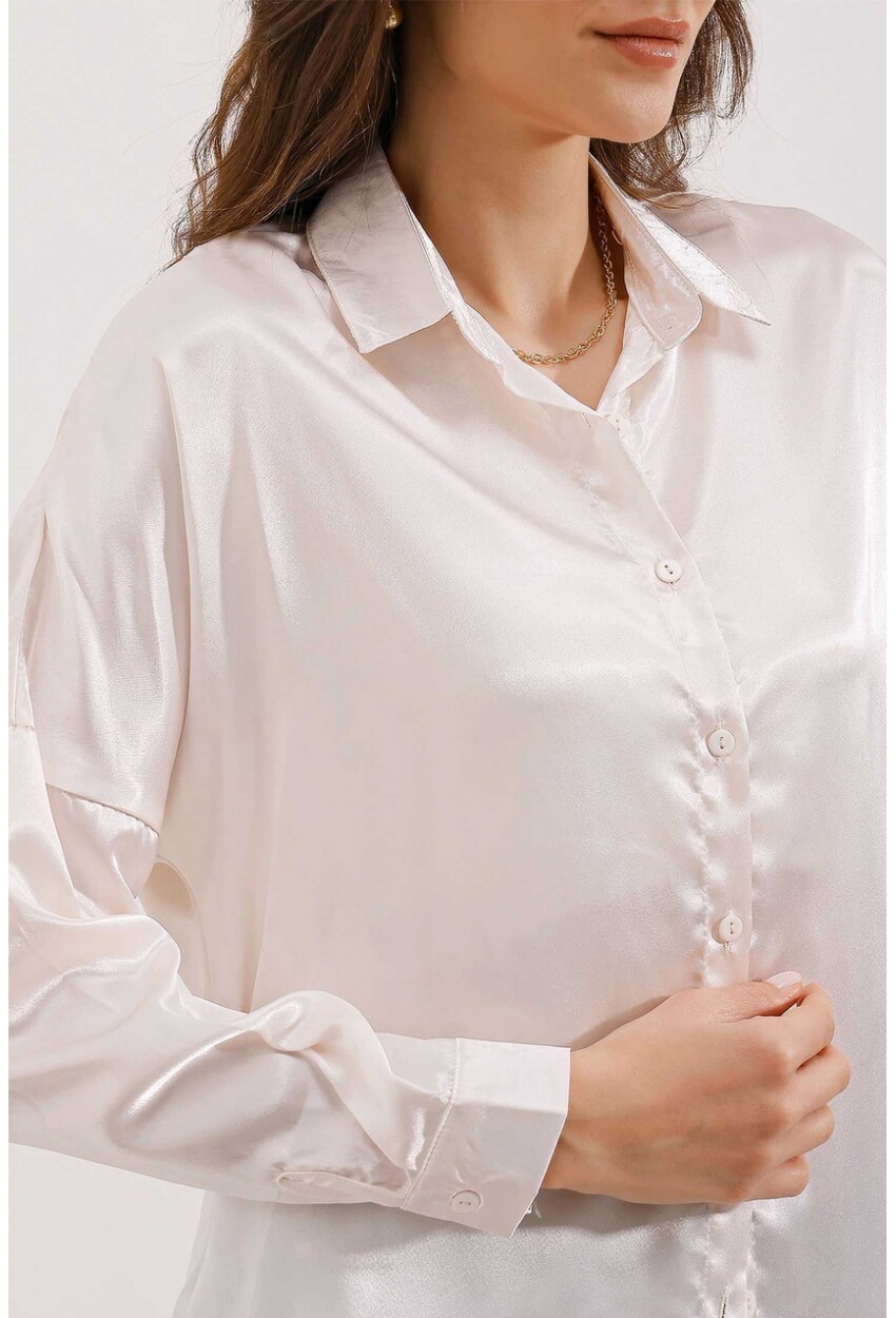 3985 Oversized Satin Shirt