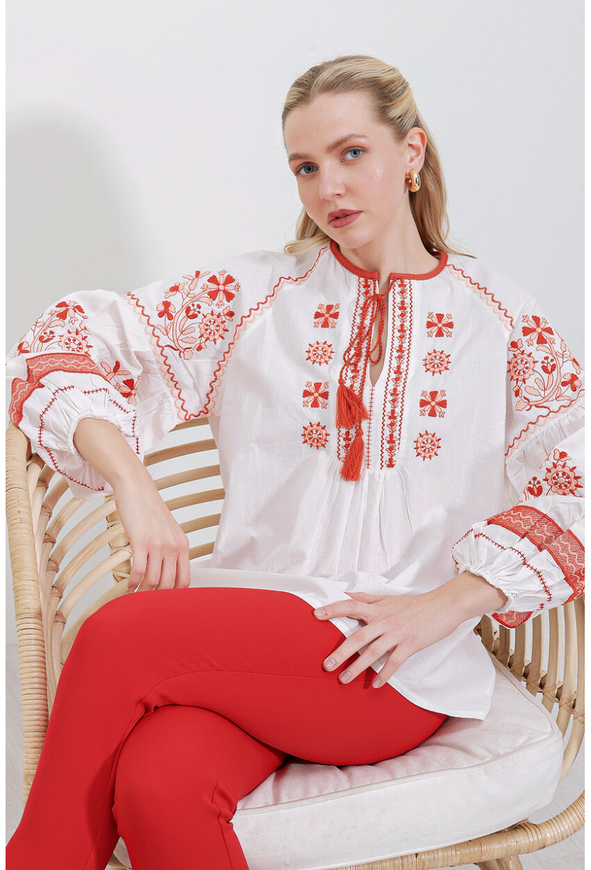 Womens Embroidered Linen Blouse 902