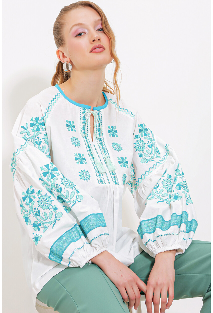 Womens Embroidered Linen Blouse 902